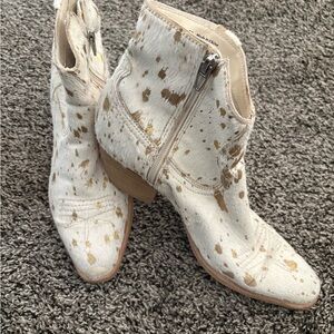 Dolce Vita Cowhide Ankle Boots - Cream and Brown